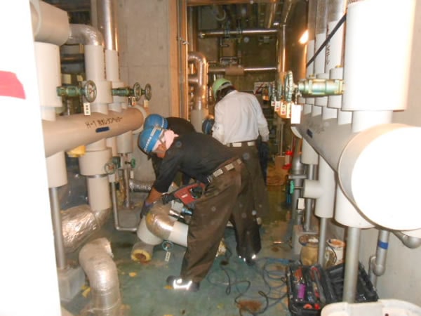 ビル地下機械室