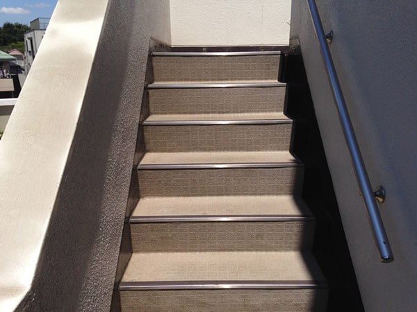 階段の養生 Before