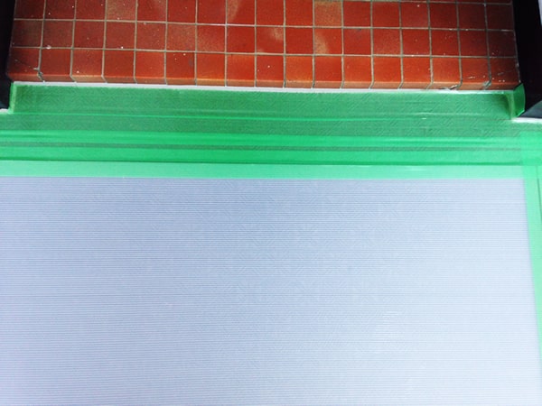 端まできっちり養生します